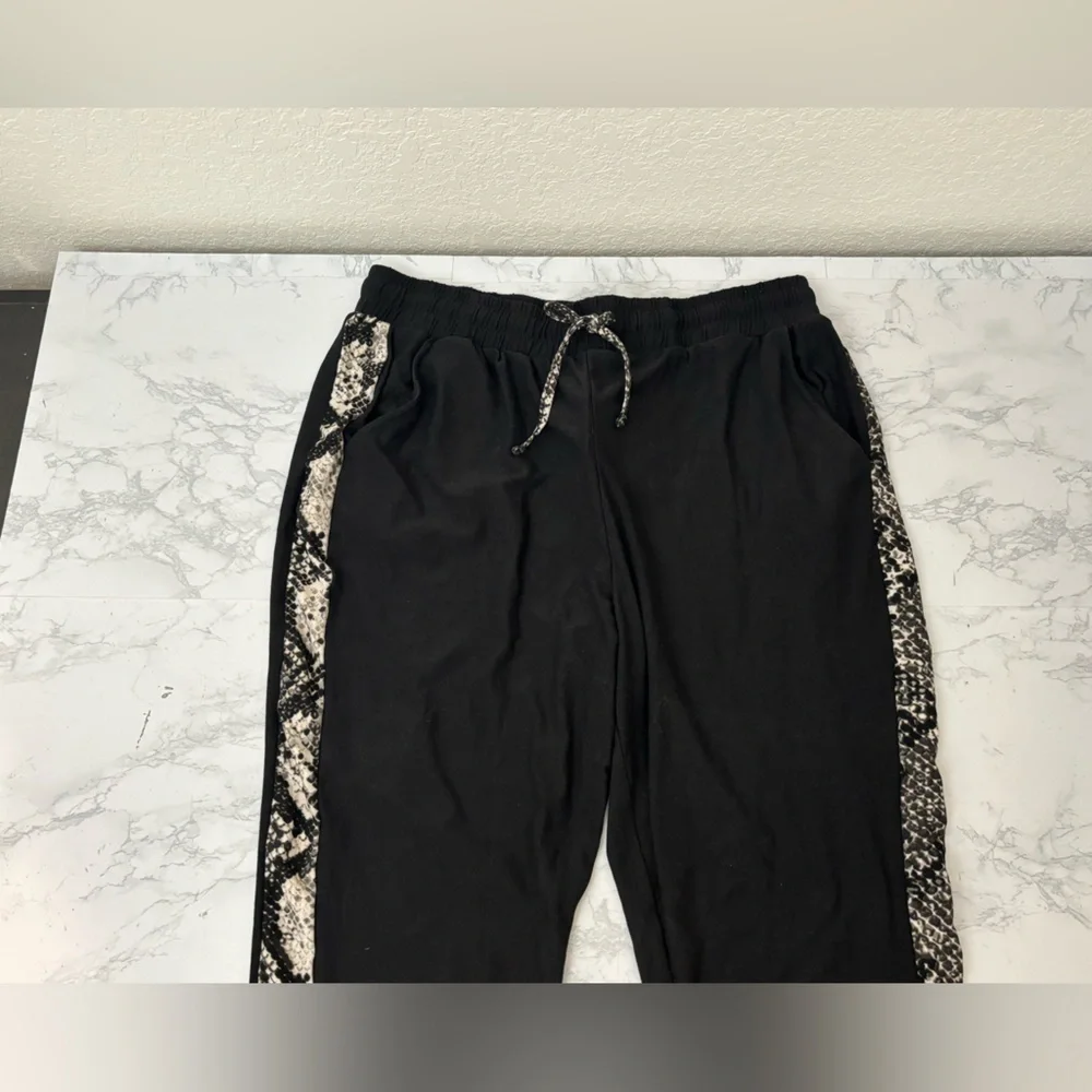 Sheila Rose Elastic Waist Joggers Women’s M Black Snakeskin Print Drawstring - Picture 2 of 6